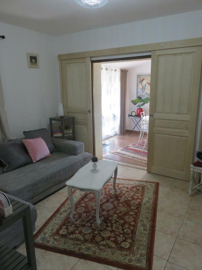 Charmant Appartement Saint Gely Cornillon Exterior photo